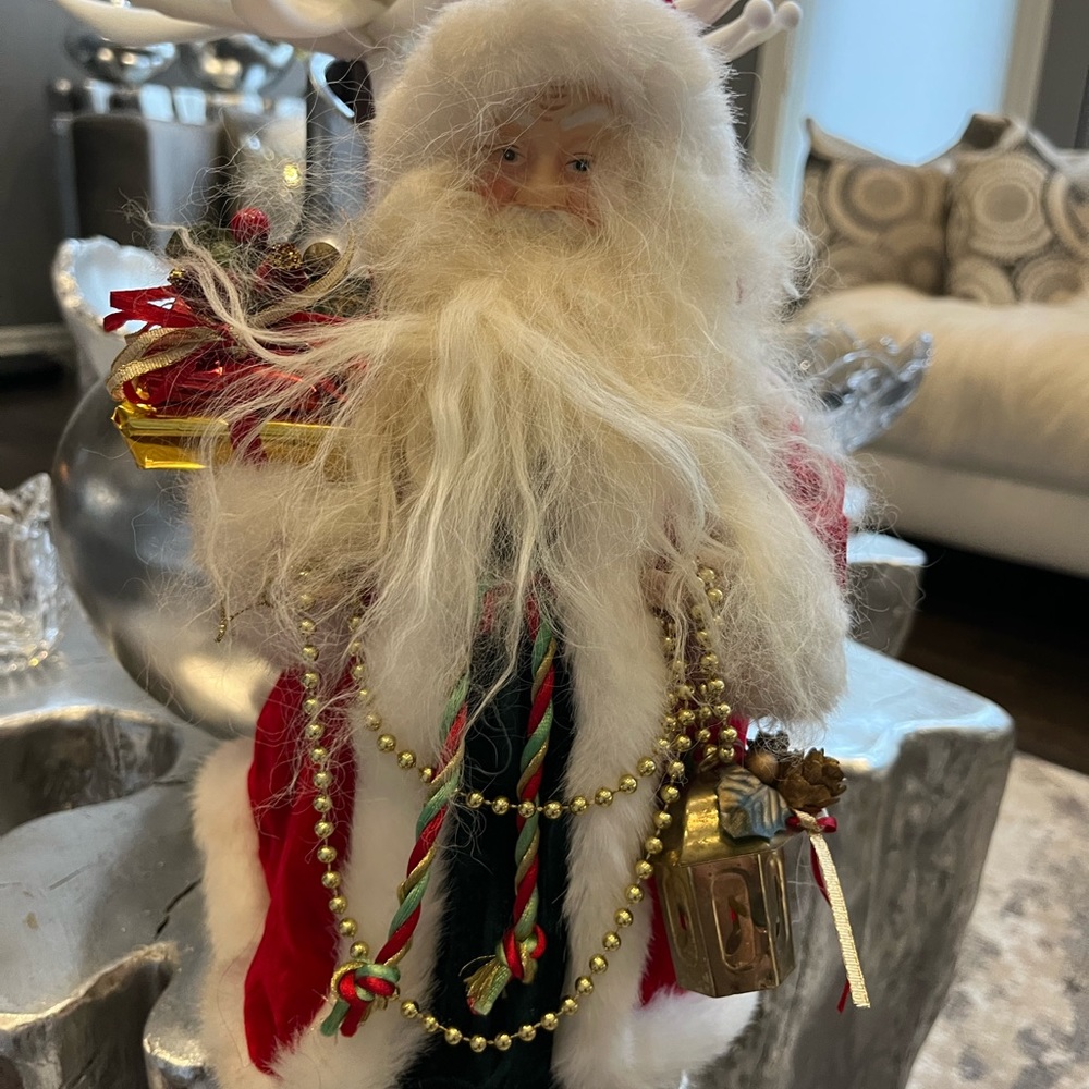 Vintage 1980s traditional🎄  SANTA CLAUS  🎄DECOR velvet and golds 13 inches🎄